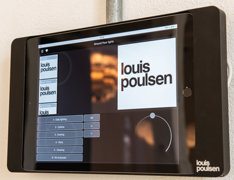 iPad med Helvar SceneSet app, som kan styre forskellige lysscenarier