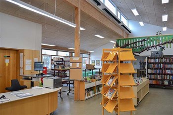 Bibliotek på Baunehøjskolen med LED belysning