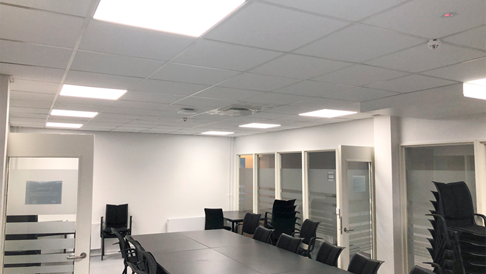 Mødelokale med LED belysning i Holbæk Kommune